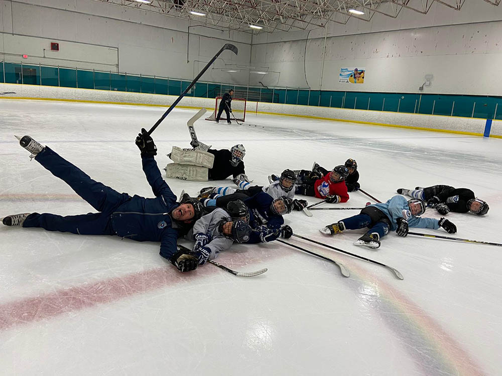 MacNeill Secondary School Thanks Players from the Richmond Jets Atom A2 Hockey Team!